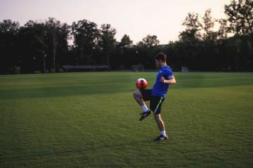 国足最新动态：邵佳一点头 国足将参加FIFA组织的东南亚杯（配图示意）